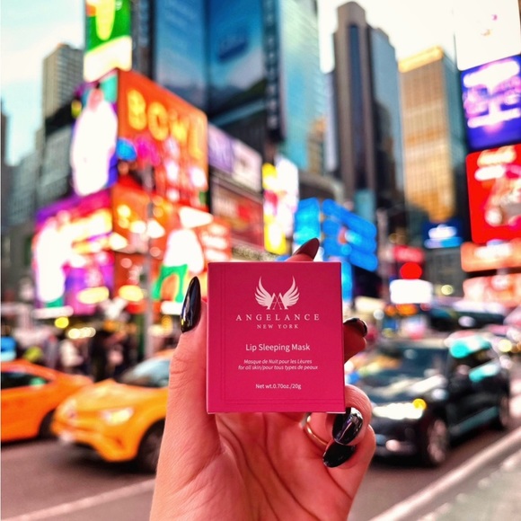 New Lip Mask - Picture 1 of 2